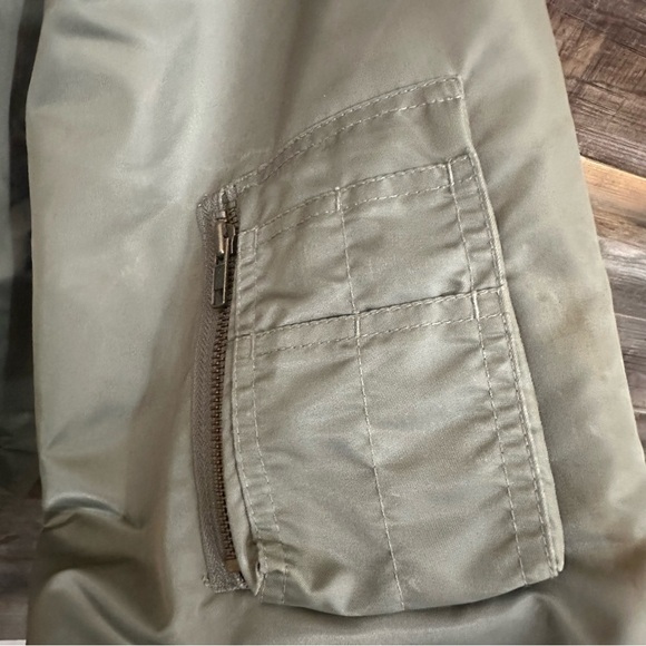 Vintage Bomber Jacket XS Warner Brothers Studio Store Looney Tunes Green Zipper - Picture 5 of 14